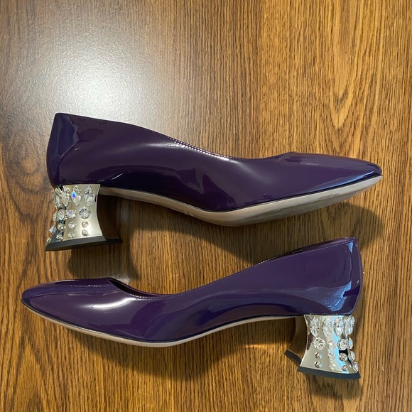 Miu Miu patent leather block heels with crystal embellished heel. Rounded toe - Picture 1 of 4